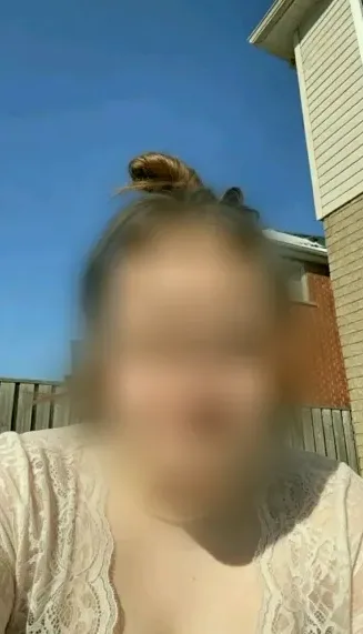 Alexandra, 37 anni