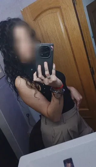 Manuela, 34 anni